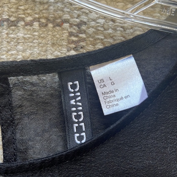 Divided black puffy sleeve sheer top - Picture 2 of 5